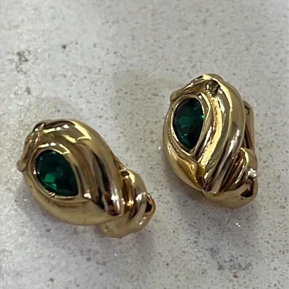 Christian Dior vintage Elegant Gold and Green clip on earrings. Made in Germany - Picture 8 of 16